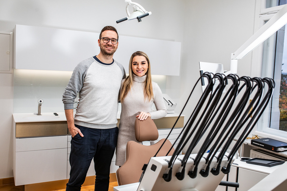 Zahnarzt Dr. Christian Lachmann (33) und Praxismanagerin Madeleine Fink (25) wollen ihren Patienten etwas ganz Besonderes bieten.