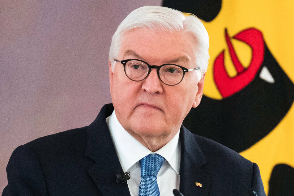 Bundespräsident Frank-Walter Steinmeier (66) will am Mittwoch zum Gedenken an die NS-Opfer einen Kranz in der Gedenkstätte Sachsenhausen niederlegen.