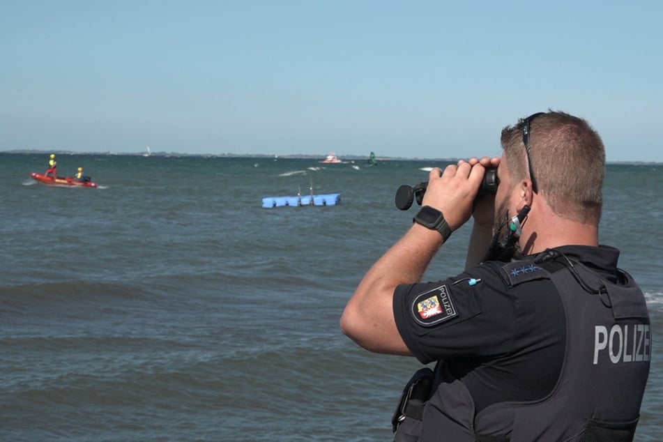 Am gestrigen Freitag suchten rund 50 Einsatzkräfte am Strand von Heiligenhafen nach einem vermissten Schwimmer - ohne Erfolg.