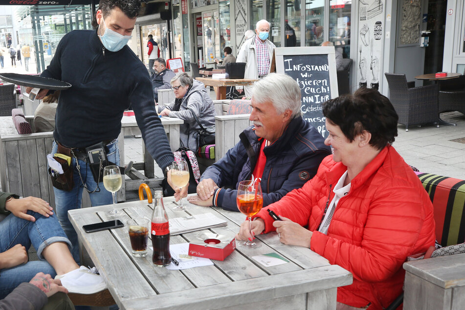 In Teilen von NRW darf die Außen-Gastronomie seit dem Wochenende wieder öffnen.