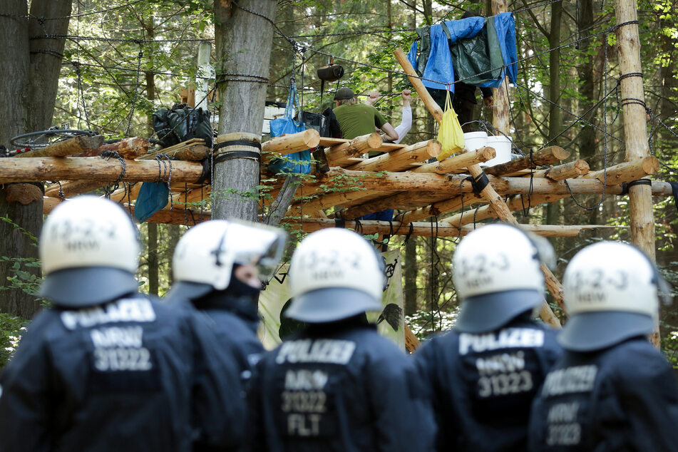 Aktivisten im Hambacher Forst sollen Baumhäuser räumen