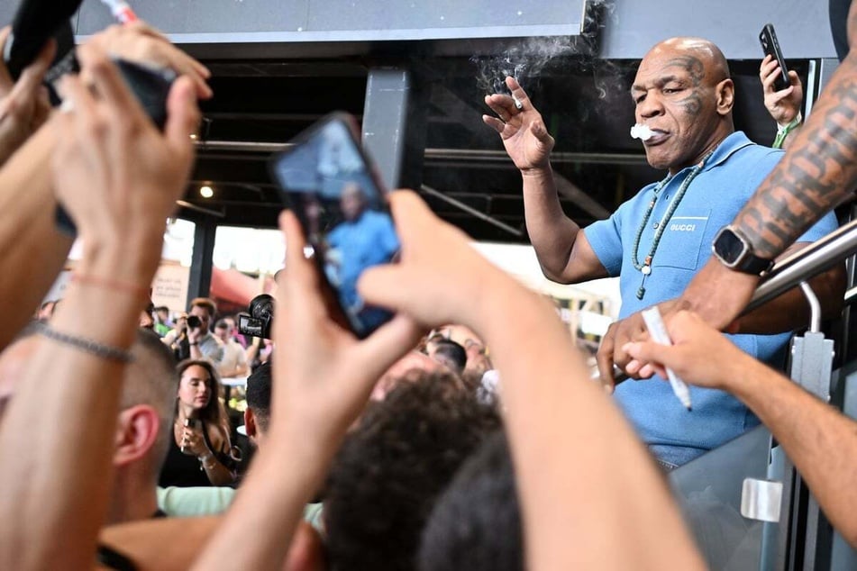 Boxweltmeister Mike Tyson (58) präsentierte am Freitag in Berlin auf der "Mary Jane" seine neuesten Produkte.