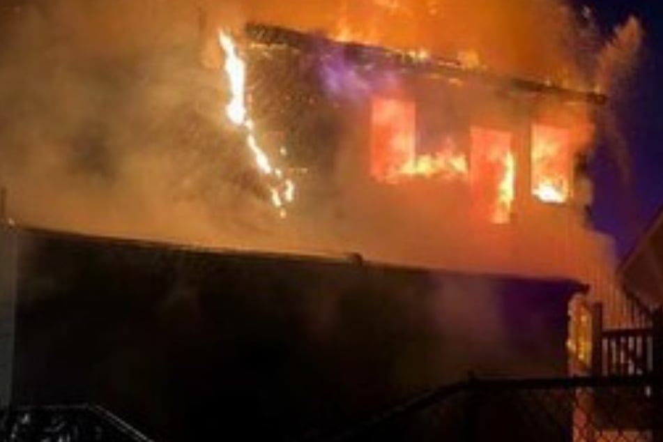 Haus steht zu Halloween in Vollbrand: Eltern und drei Kinder sterben in den Flammen