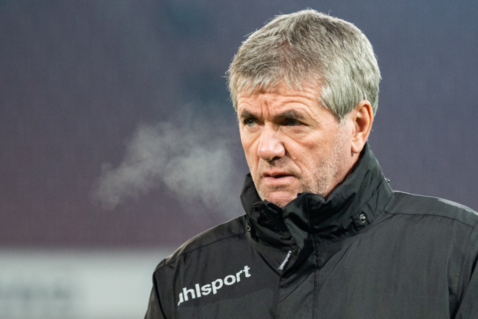 Friedhelm Funkel (67) rutschte mit Fortuna Düsseldorf 2019/20 auf den letzten Tabellenplatz ab und wurde entlassen.