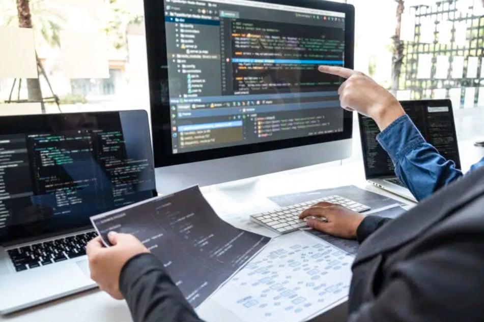 Als IT-Projektmitarbeiter (m/w/d) wartet eine unbefristete und zukunftssichere Anstellung.
