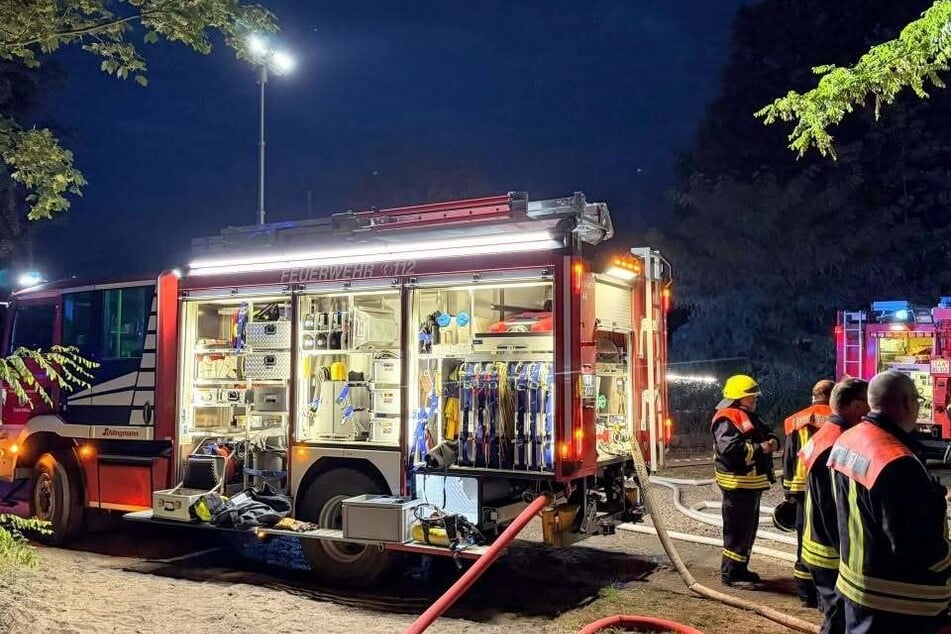 Mehrere Stunden war die Feuerwehr mit dem Kampf gegen die Flammen beschäftigt.