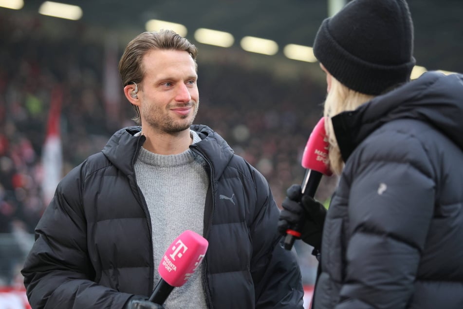 Projektmanager Maximilian Oesterhelweg (35, l.), der auch den Deal mit dem neuen Ausrüster begleitete, trug vergangenen Samstag eine Puma-Jacke.