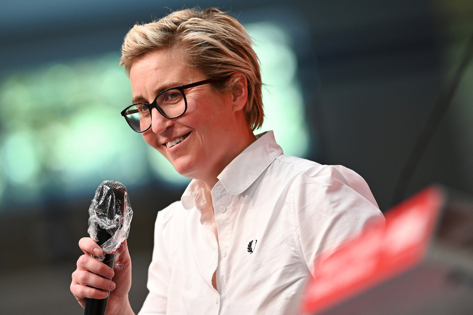 Susanne Hennig-Wellsow, (42, Linke) hält auf dem Landesparteitag der Linken Thüringen eine Rede.