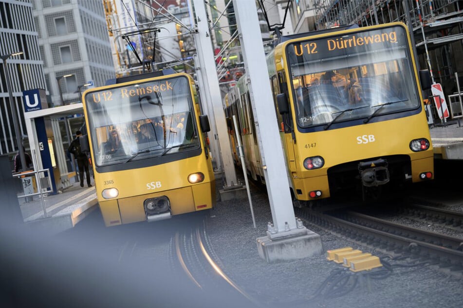 Senior stürzt in Stuttgarter Stadtbahn: Tage später stirbt er in Klinik