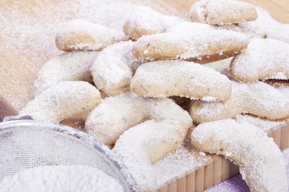 Mit dem richtigen Trick lassen sich Vanillekipferl im Handumdrehen backen.