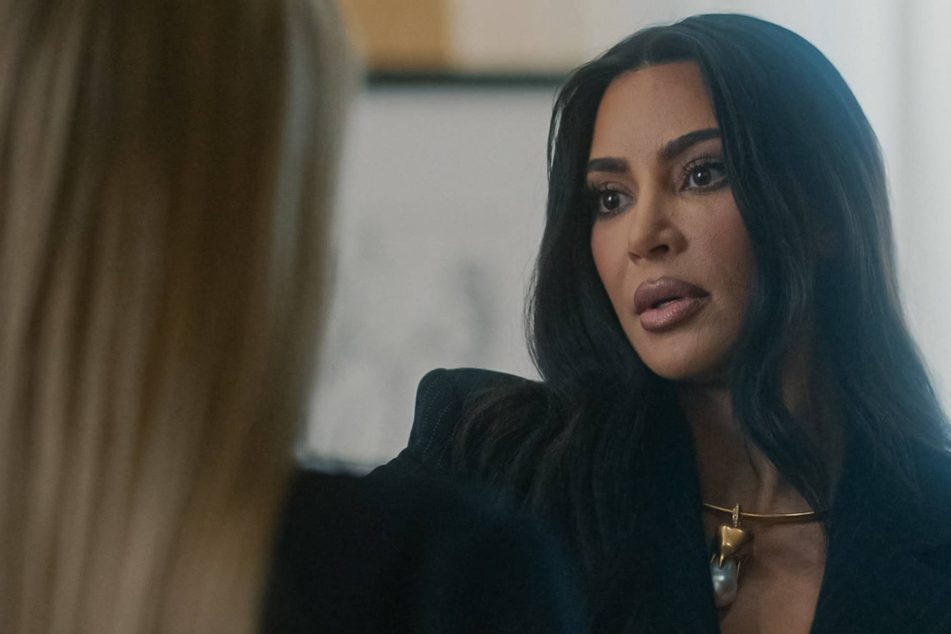 Kim Kardashian took part in Variety's Actors on Actors series – and she spilled some hot behind-the-scenes tea on her American Horror Story experience!