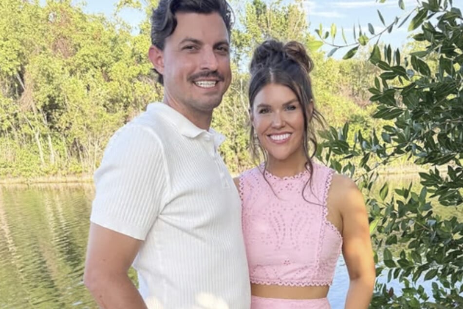 Allie Hunter y su esposo Myles esperan a su tercer hijo.