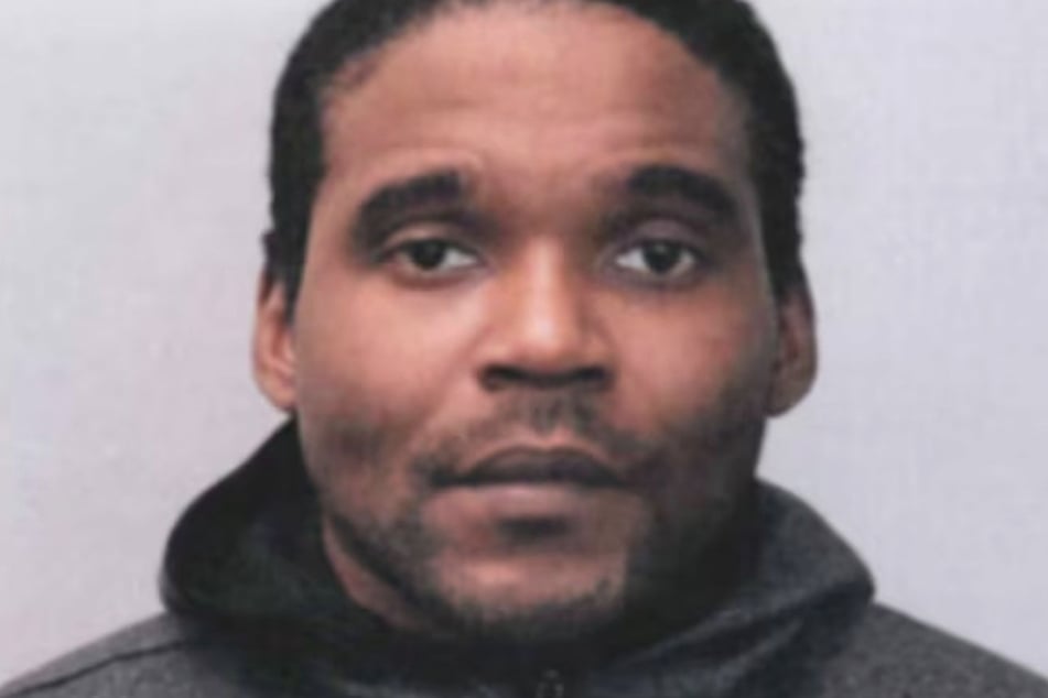 James Williams (34) befindet sich derzeit in Polizeigewahrsam. Gegen Zahlung einer Kaution von 500.000 US-Dollar (etwa 420.000 Euro) kann er seine Zelle verlassen.