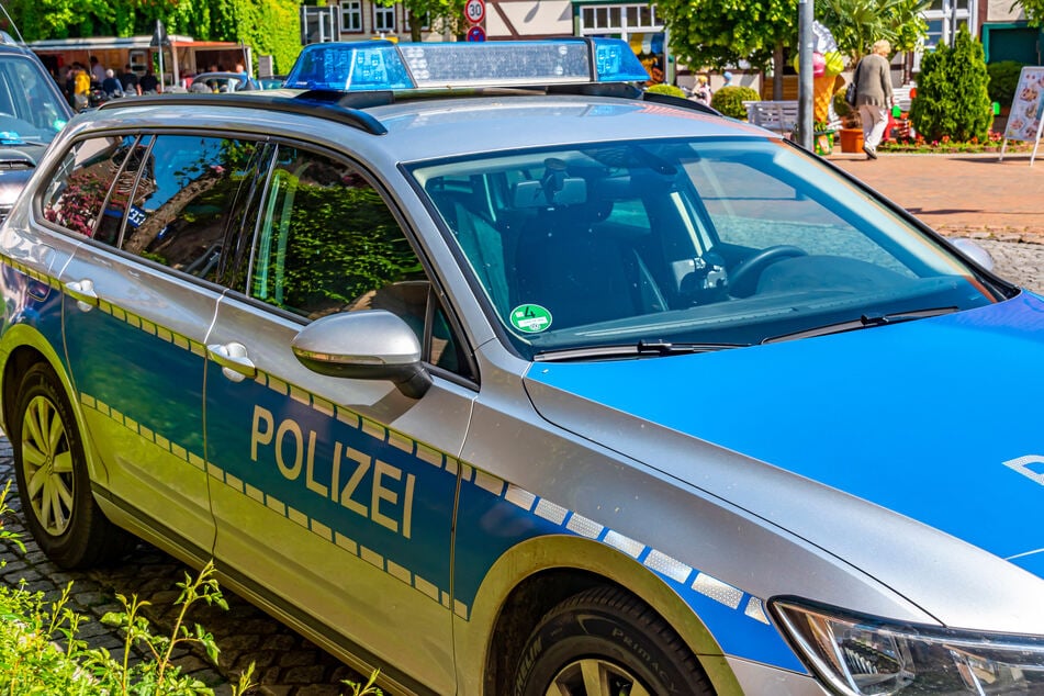 Radler verursacht Unfall in Leipzig und flüchtet: Polizei sucht Mann mit Vollbart