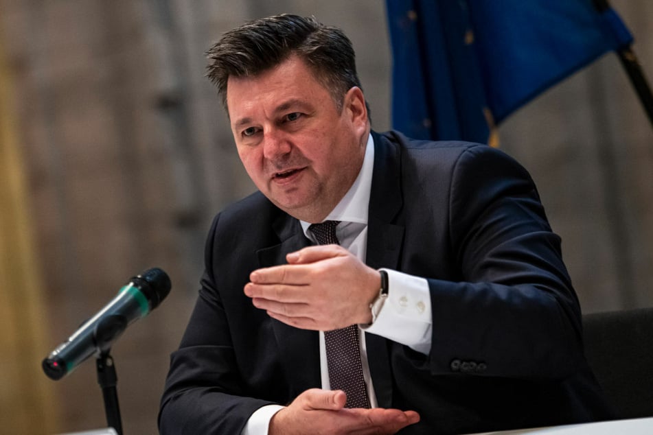 Innensenator Andreas Geisel (54, SPD) äußert sich bei einer Pressekonferenz zum Verbot der Jihad-salafistischen Vereinigung Jama'atu, die auch unter der Bezeichnung Tauhid Berlin bekannt ist.