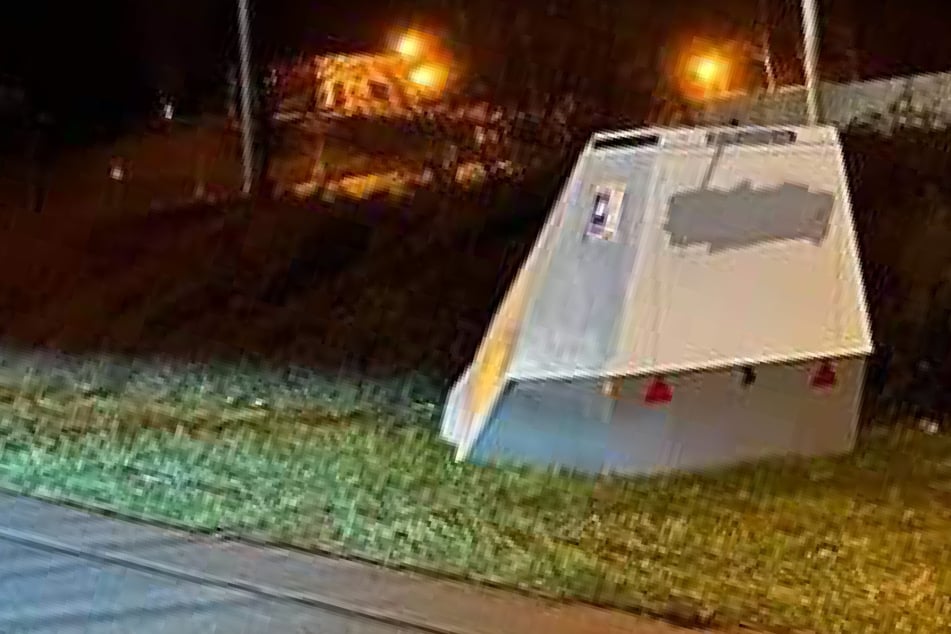 Trotz verstärktem Vandalismus-Schutz: Superblitzer bereits am ersten Tag beschmiert!