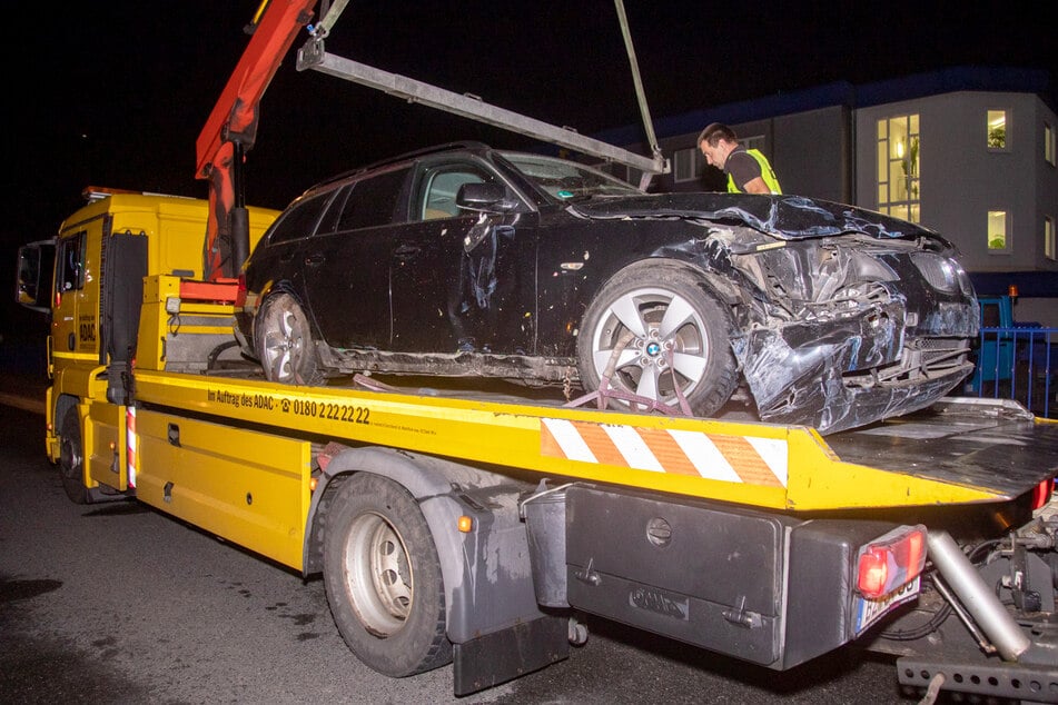 Das Fahrzeug so stark beschädigt, dass es abgeschleppt werden musste.
