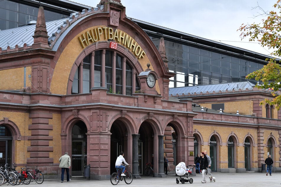 Am Erfurter Hauptbahnhof endete die ICE-Fahrt eines 23-Jährigen in der JVA. (Archivbild)