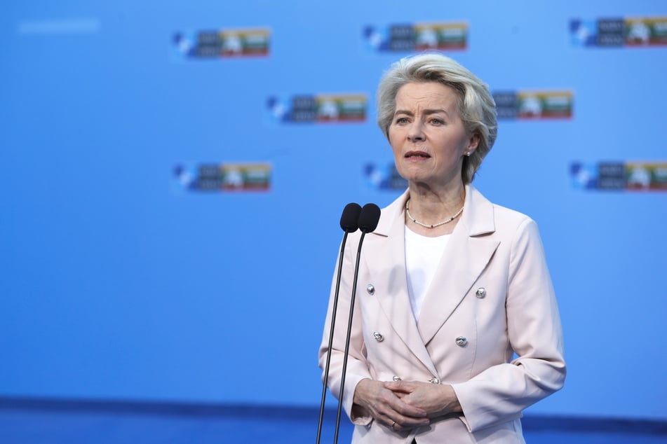 Ursula von der Leyen (64, CDU), Präsidentin der Europäischen Kommission, versucht die Ukraine beim Nato-Gipfel zu ermutigen.