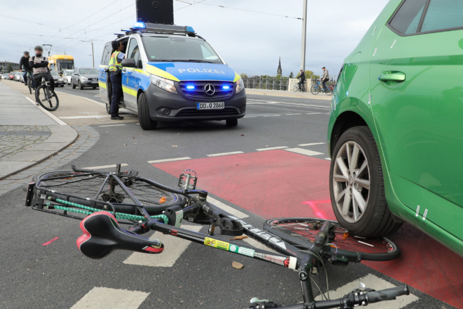 Der Radfahrer kam schwer verletzt in eine Klinik.