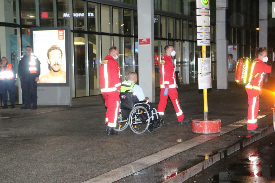 Die Bahn-Mitarbeiter wurden verletzt.