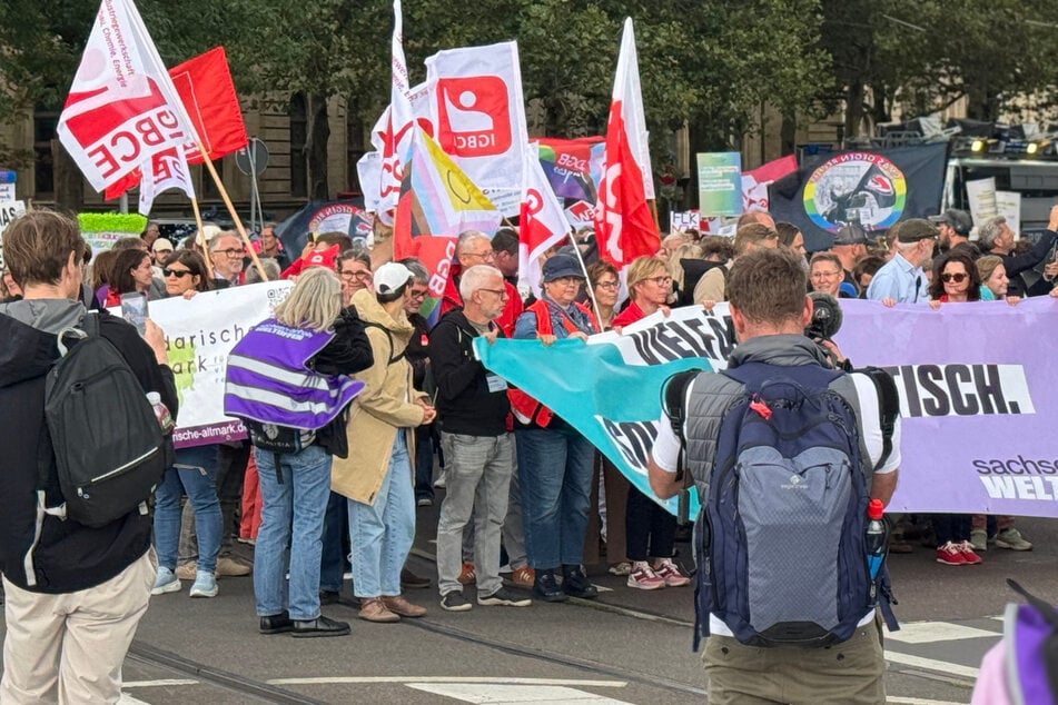 Landtagswahl in Sachsen-Anhalt: Tausende demonstrieren in Magdeburg