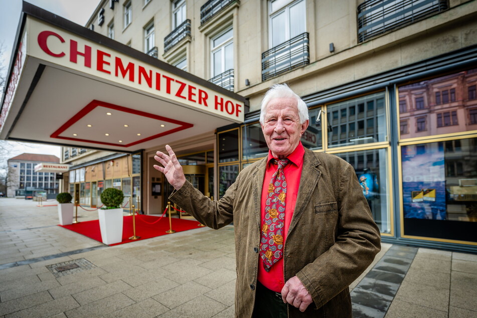 1958 fing alles an: Karsten Bachmann (81) an seiner alten Wirkungsstätte, dem Hotel Chemnitzer Hof.