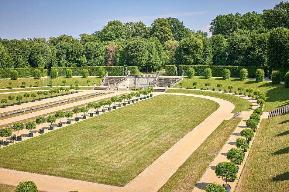 Die Skulpturen sind im Barockgarten Großsedlitz zu sehen.