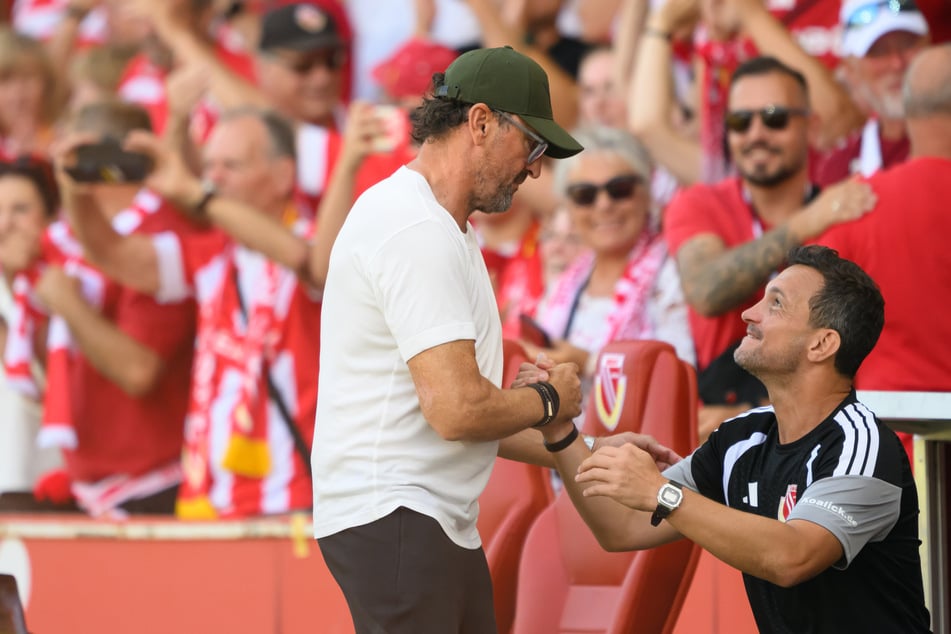 Cheftrainer Pele Wollitz (l.) und Assistant Daniel Ziebig können ihr Glück zum Auftakt gar nicht fassen.