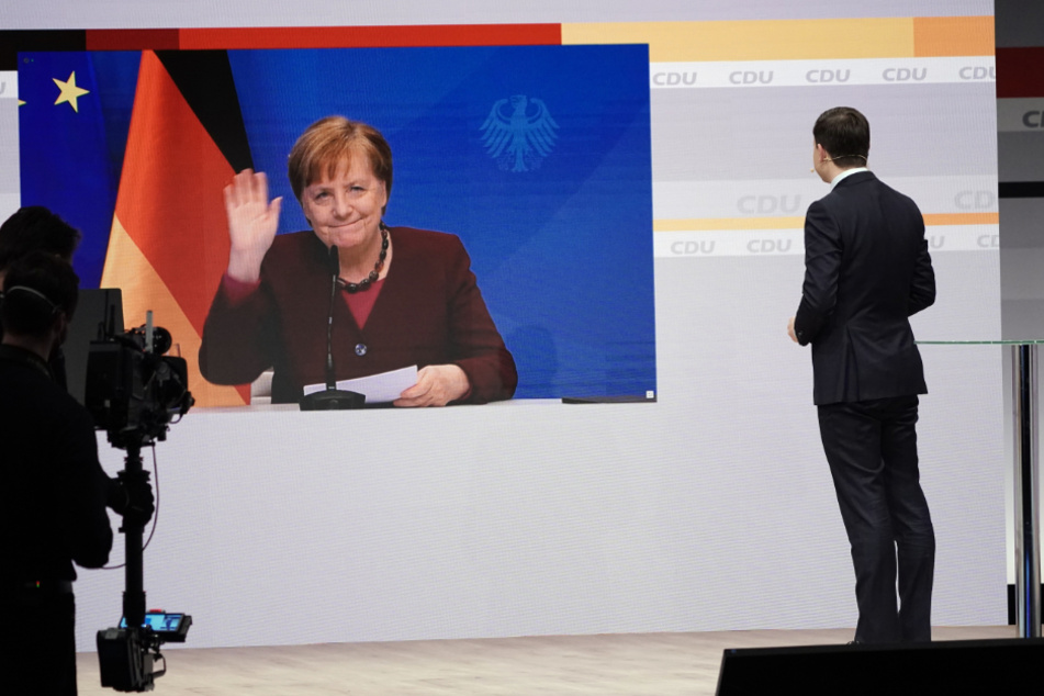 Bundeskanzlerin Angela Merkel (66, CDU) ist digital zugeschaltet beim digitalen Bundesparteitag der CDU und spricht ein Grußwort, rechts Generalsekretär Paul Ziemiak.