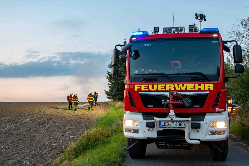 Die Feuerwehrleute aus Löbau und Ebersdorf konnten die Flammen schnell löschen.
