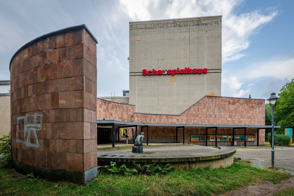 Am Schauspielhaus herrschen Stillstand und Verfall.