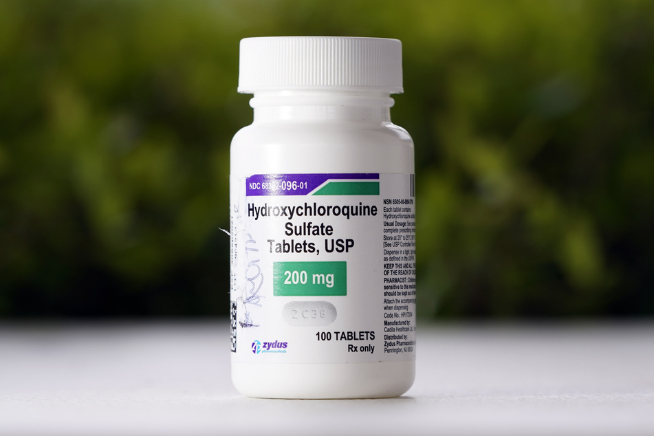 Blick auf eine Packung Hydroxychloroquin-Tabletten.