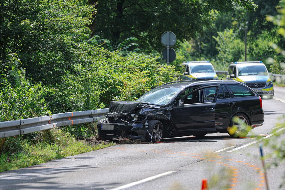 Der Skoda wurde bei dem schweren Unfall an der Front beschädigt.