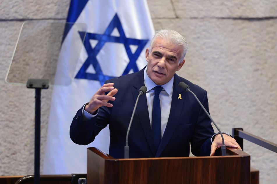 Der israelische Oppositionsführer Jair Lapid (62) sieht eine klare Verbindung.