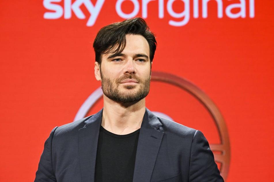 Wie aus Stein gemeißelt: Model Giulio Berruti (41) ist der neue Mann an Hunzikers Seite.