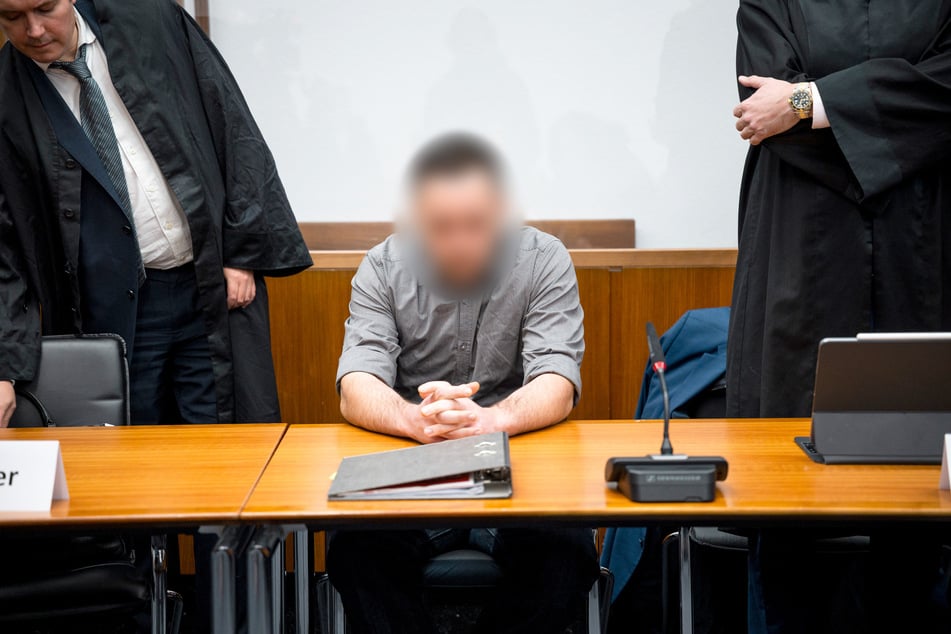 Der 30-Jährige gibt vor Gericht eine seiner Taten zu.