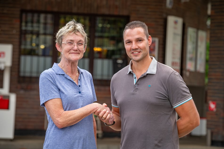 Pächterin Ute Jautze übergibt die Tankstelle an ihren Nachfolger Julien Olschock.