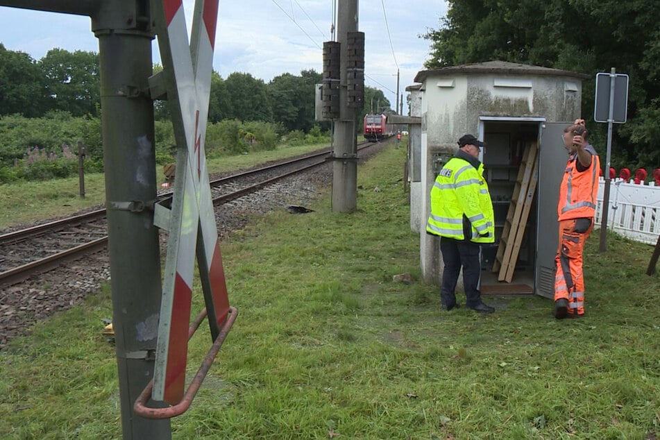 Im Fokus der Ermittlungen steht die Schrankenanlage an dem Bahnübergang.