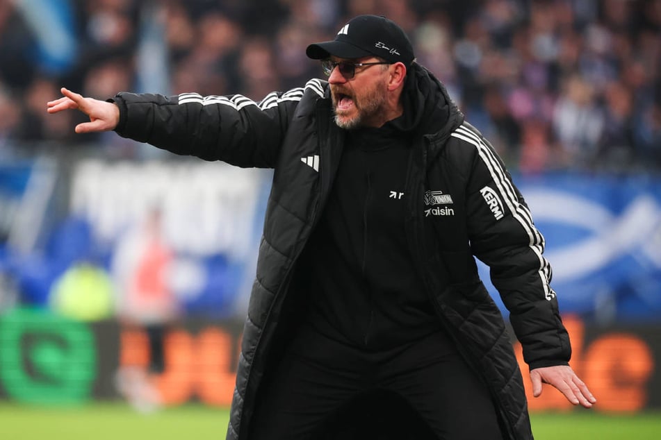 Wird Fußballlehrer Steffen Baumgart (54) seine Schützlinge gegen Leverkusen wieder auf Kurs bringen?