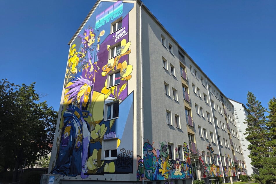 Das Quartier Nicolaistraße 18 und 20 ist dem Abriss nahe. Bis dahin wurde die Fassade von Künstlern wie "Bonnie und Klit", "Caparso Bandits" oder "Slidelfy" aufgehübscht.