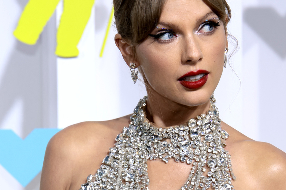 Did Taylor Swift just confirm she's going on tour?