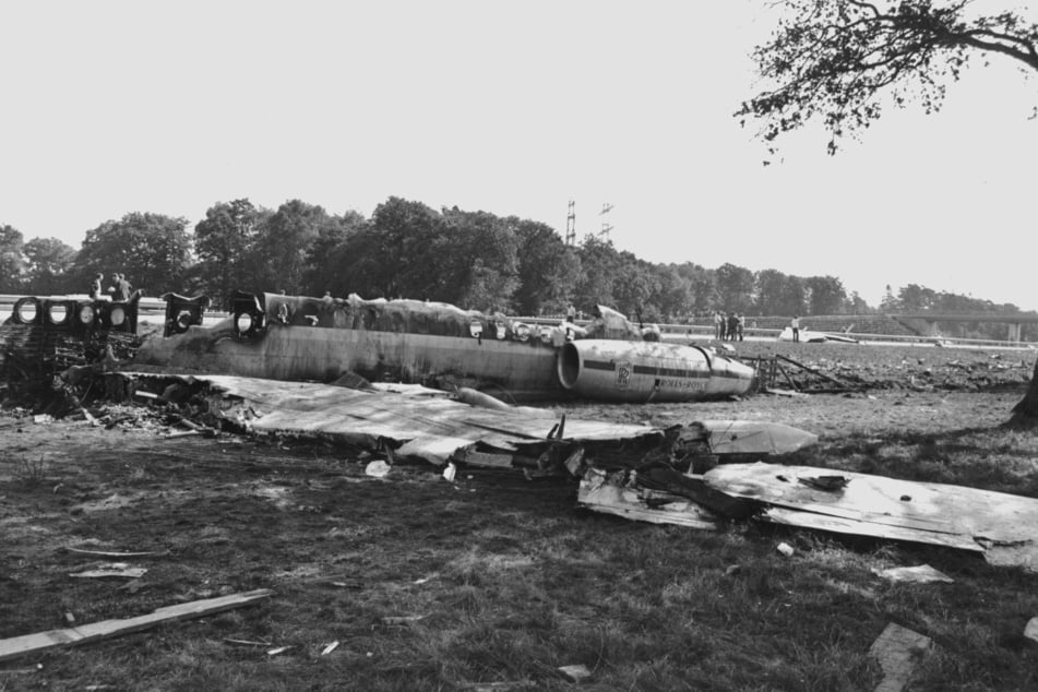 Die Trümmer des am 6. September 1971 bei Hamburg verunglückten Charterflugzeuges. (Archivbild)