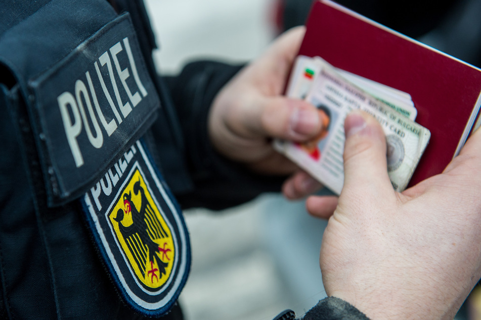 Bundespolizei greift in Sachsen mehr als 30 Flüchtlinge auf, Schleuser auf frischer Tat ertappt