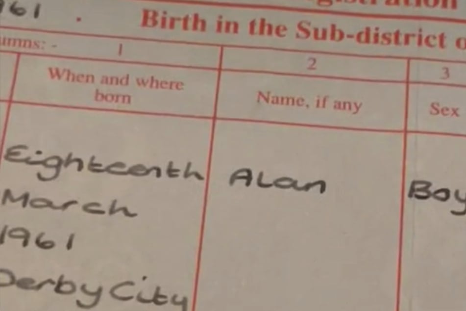 In der Geburtsurkunde des Mannes steht der Name Alan mit nur einem "L".