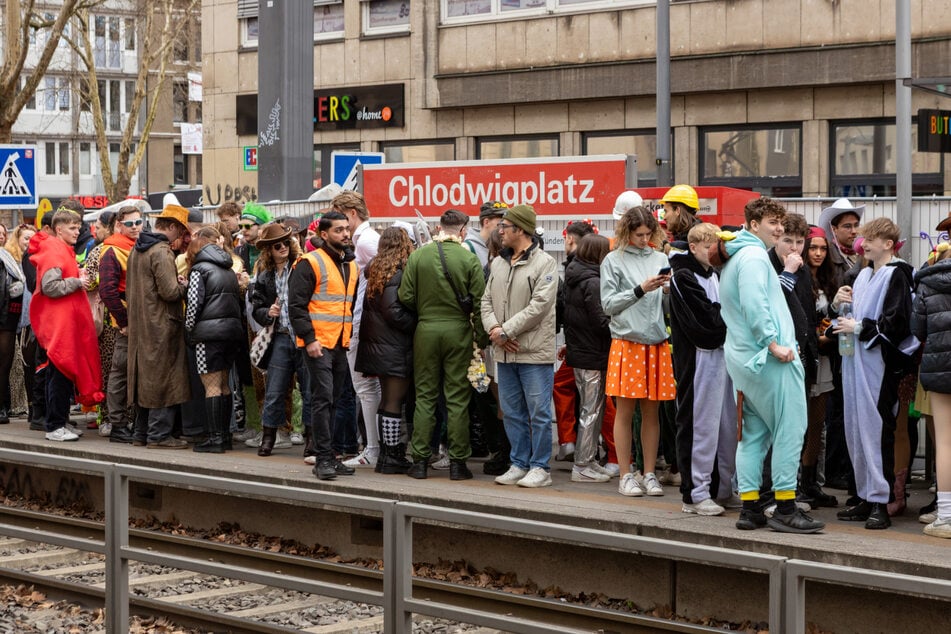 Die KVB-Haltestelle "Chlodwigplatz" wird während des Rosenmontagszugs nicht bedient. (Archivbild)