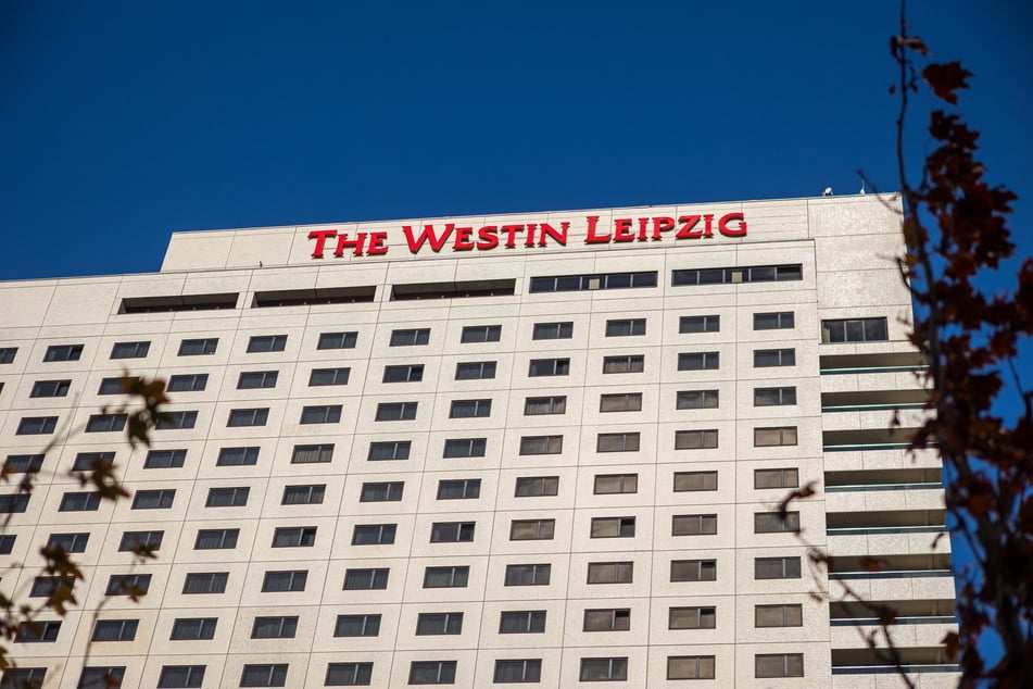 Es befindet sich im obersten Stockwerk des Westin Hotels.