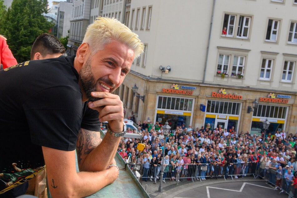 Magdeburg Trainer Bennet Wiegert (43) ist bereits für die neue Saison. (Archivbild)