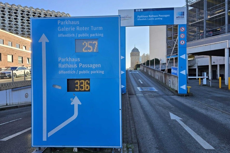 Im City-Parkhaus Roter Turm sind noch viele Plätze frei.