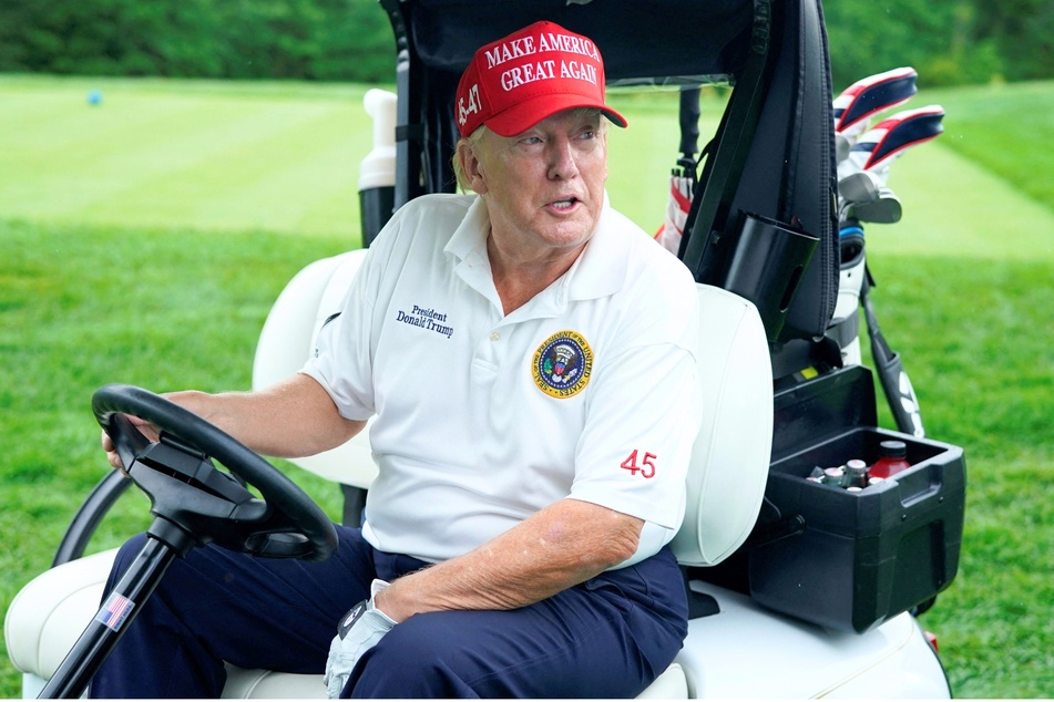 Republican presidential candidate Donald Trump has announced that he will be giving a press conference from his golf course this Thursday.